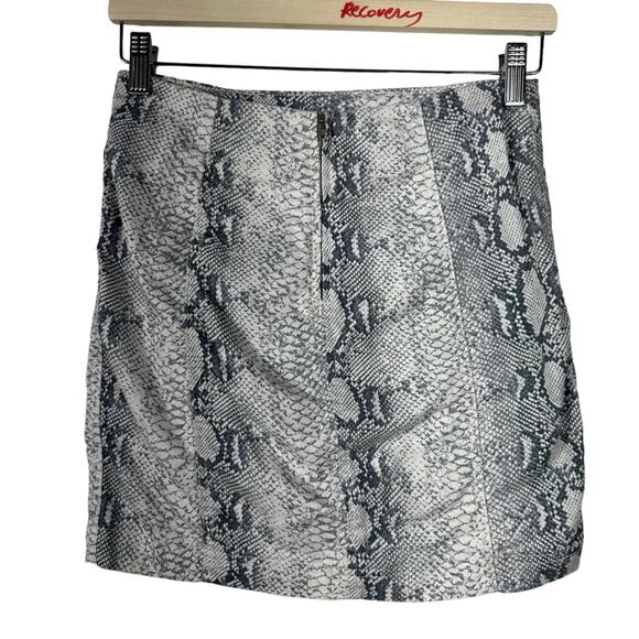 Free People Snakeskin Print Mini Skirt Grey and White Size 2 - Picture 2 of 9